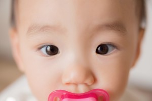 赤ちゃんはいつ笑う?