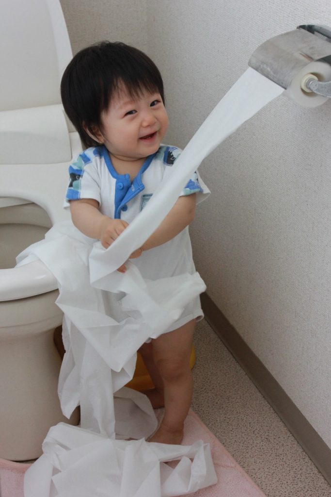 トイレで遊ぶ